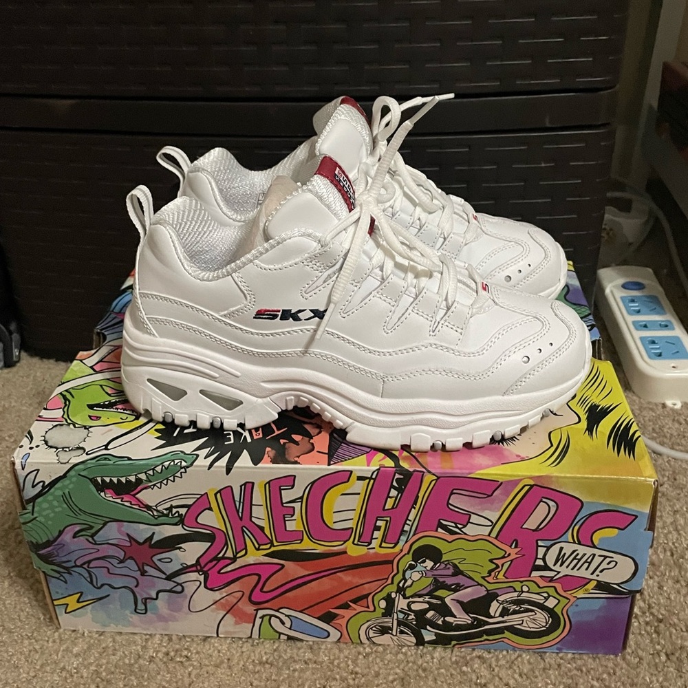 Skechers WOMEN US 7/240mm D’Lite white sneakers